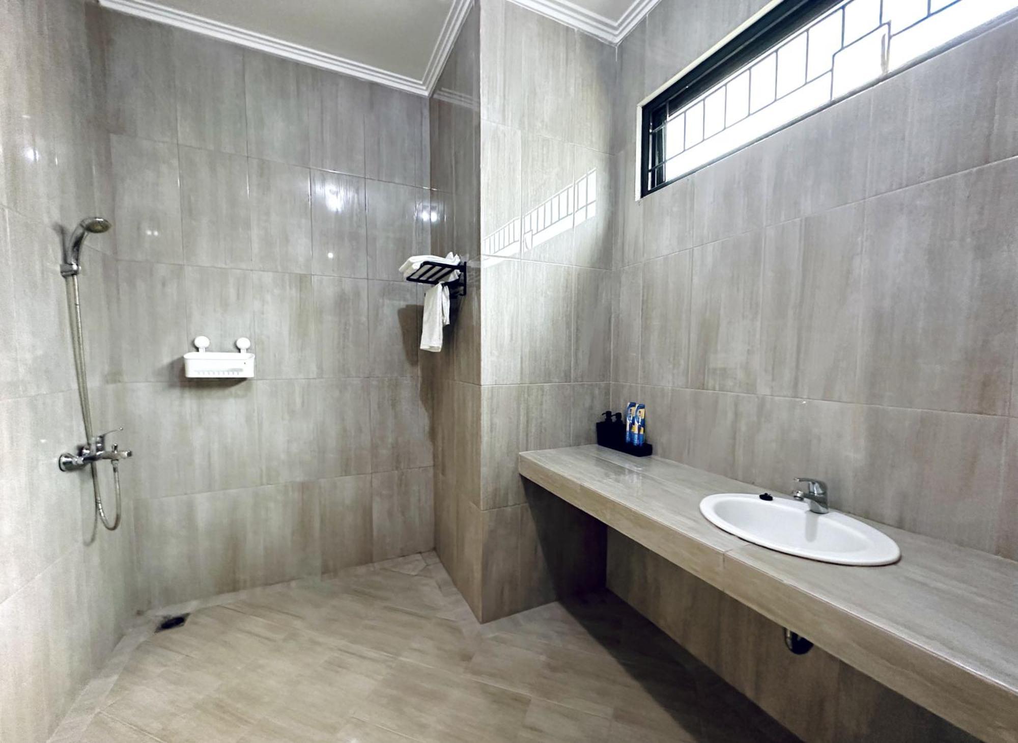 4-Bedroom Home In South Jakarta Nuansa Swadarma Residence By Le Ciel Hospitality Exterior foto