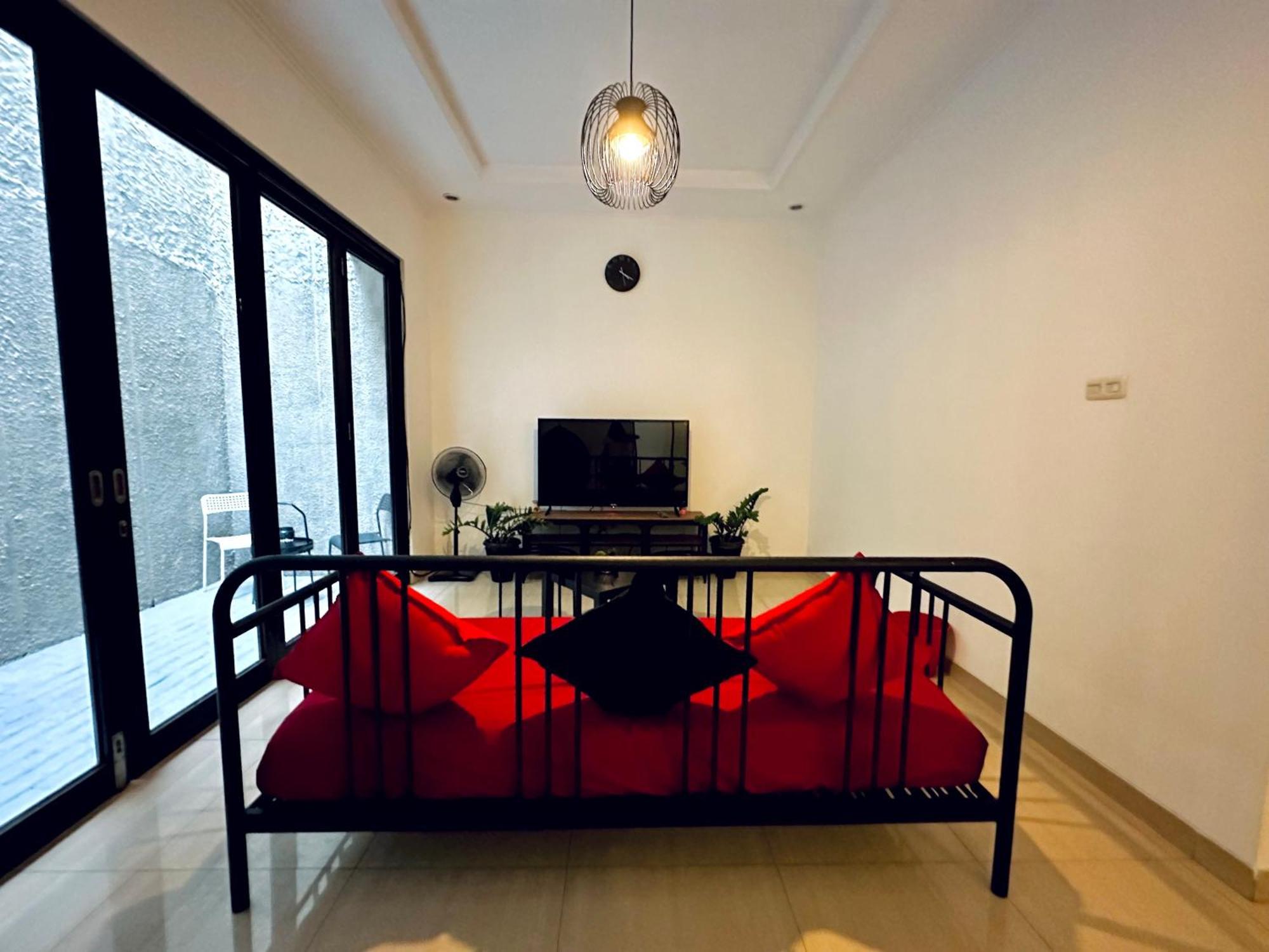 4-Bedroom Home In South Jakarta Nuansa Swadarma Residence By Le Ciel Hospitality Exterior foto
