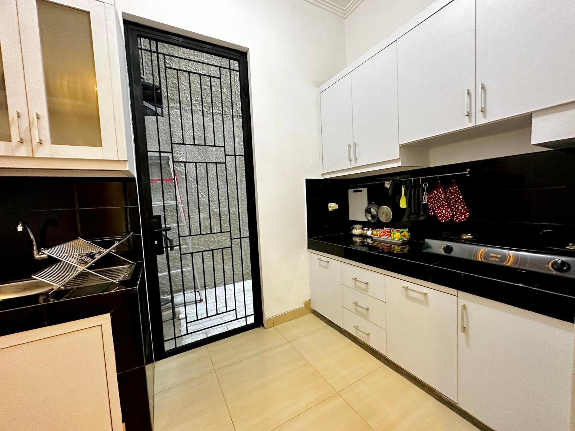 4-Bedroom Home In South Jakarta Nuansa Swadarma Residence By Le Ciel Hospitality Exterior foto