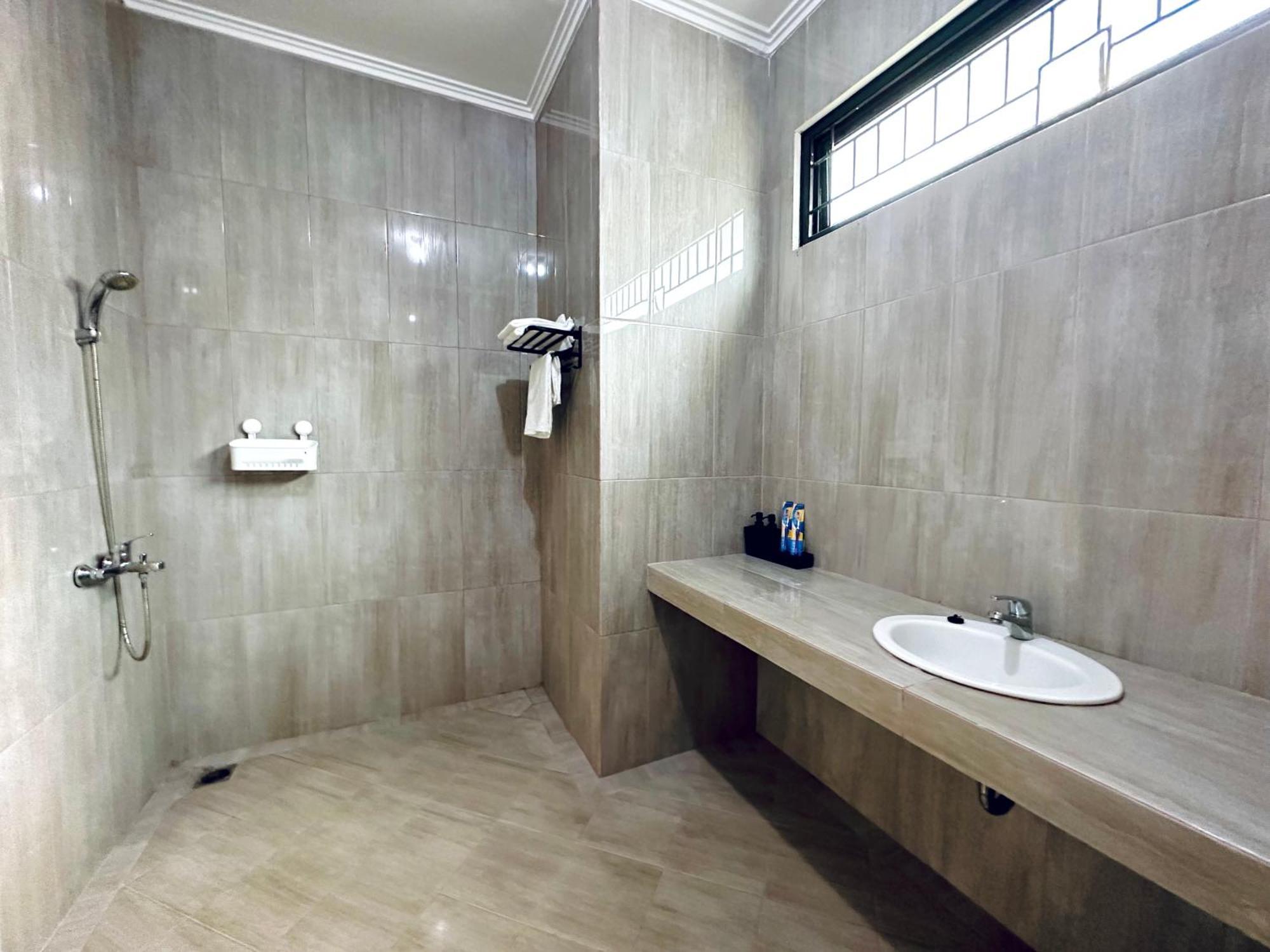 4-Bedroom Home In South Jakarta Nuansa Swadarma Residence By Le Ciel Hospitality Zimmer foto